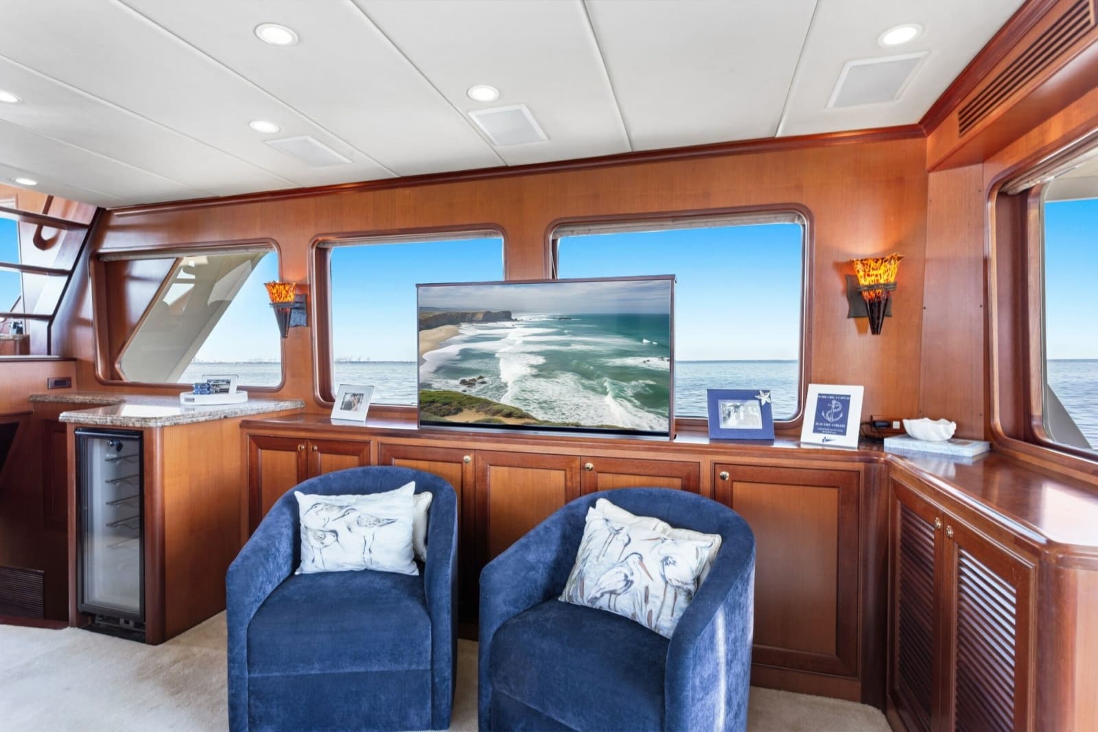 2005 Offshore Yachts 66 Pilot House - Photo 10