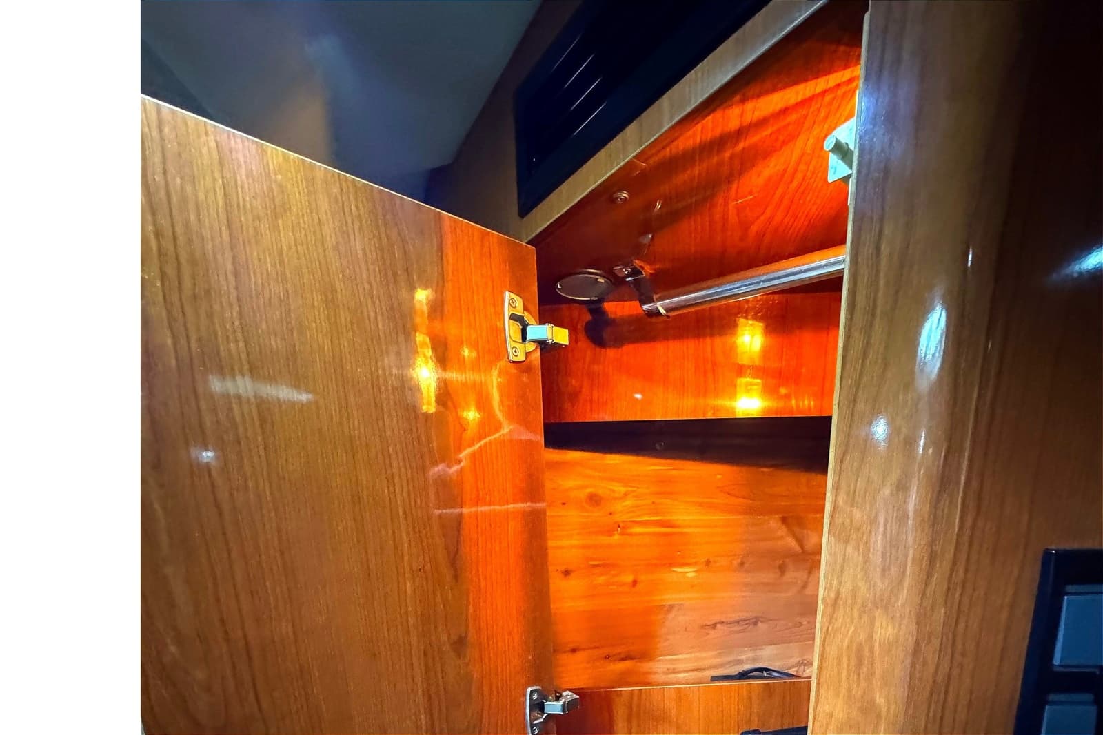 2005 Regal Commodore 3560 IO - Photo 58