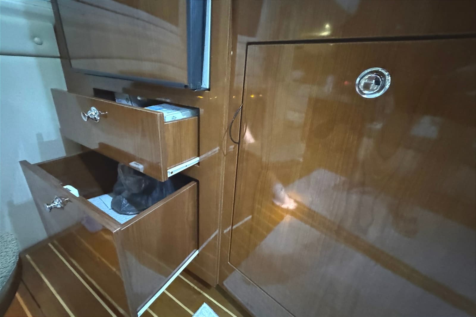 2005 Regal Commodore 3560 IO - Photo 52