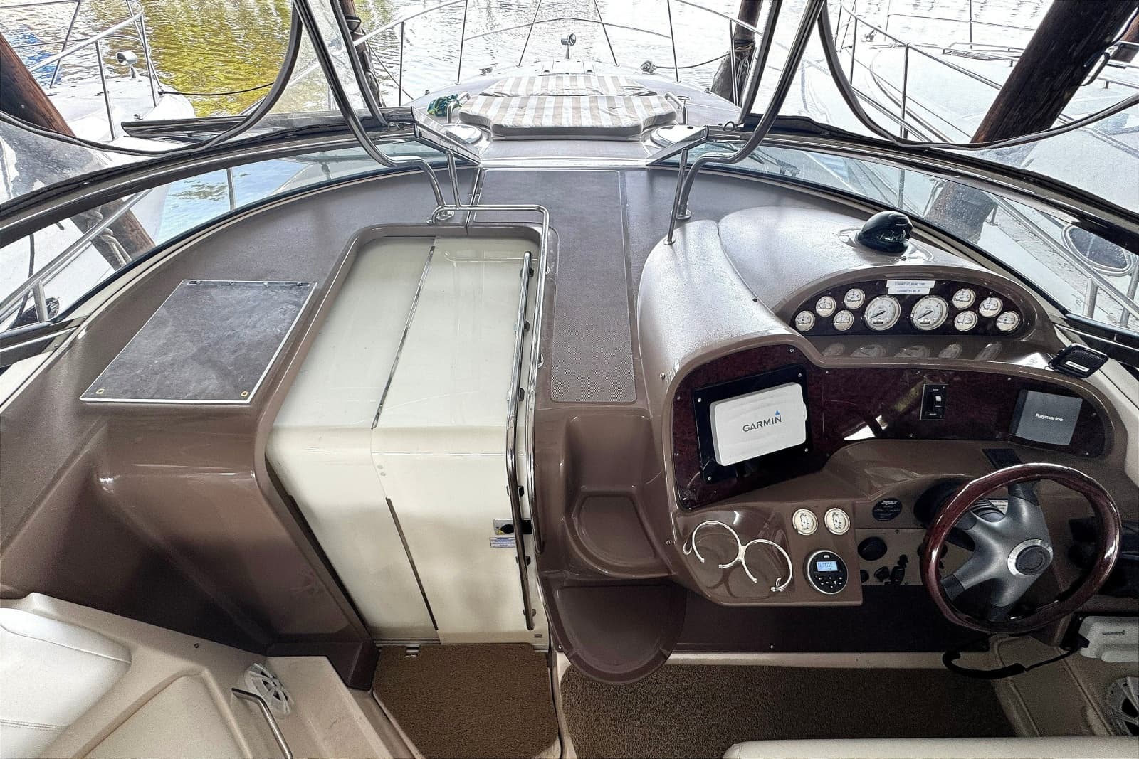 2005 Regal Commodore 3560 IO - Photo 14