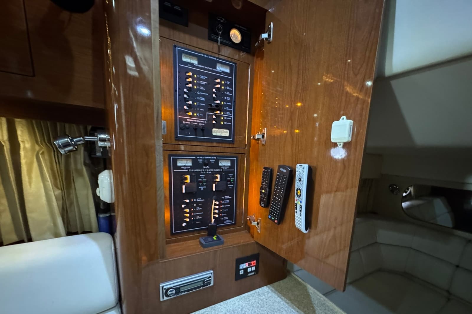 2005 Regal Commodore 3560 IO - Photo 41