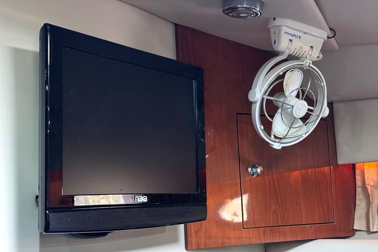 2005 Regal Commodore 3560 IO - Photo 59