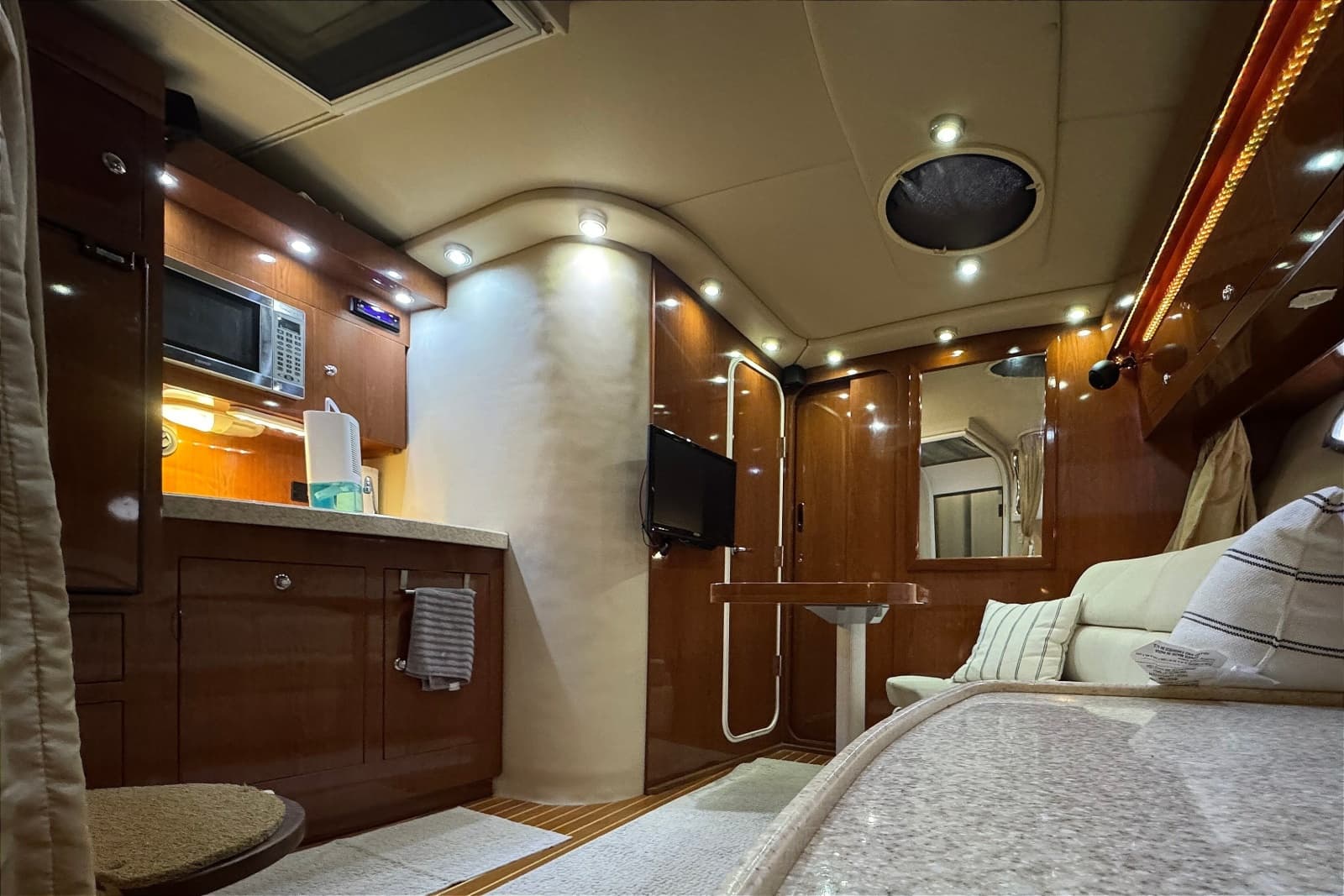 2005 Regal Commodore 3560 IO - Photo 46