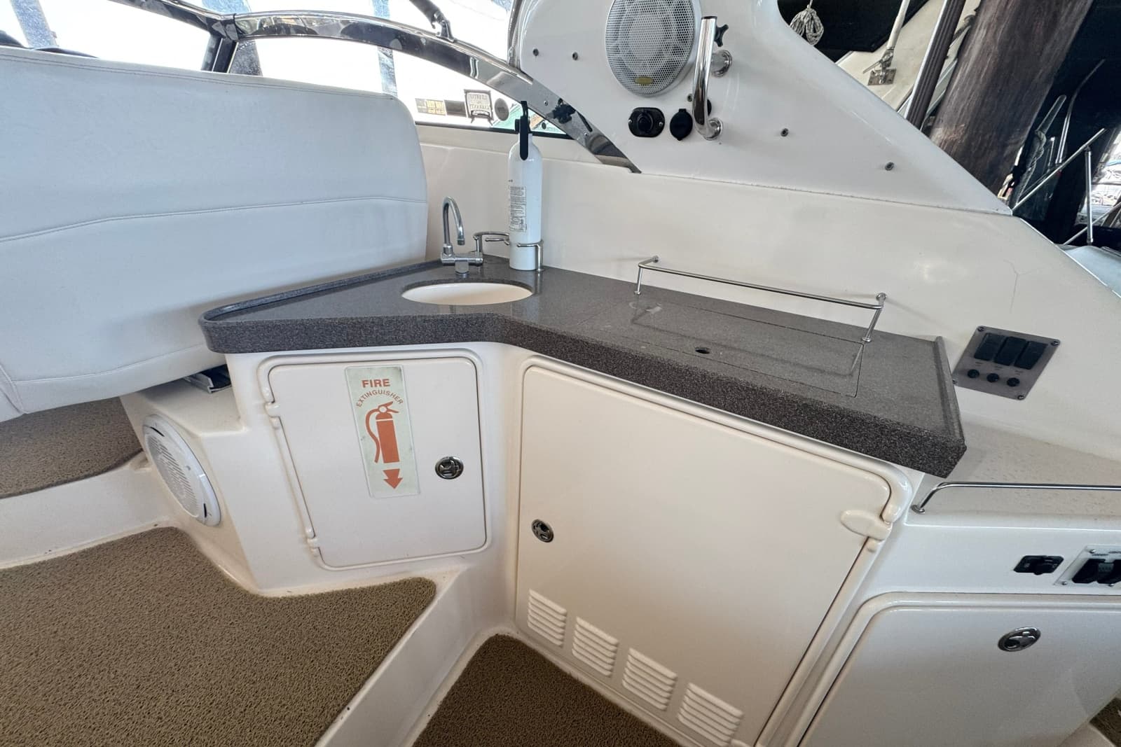 2005 Regal Commodore 3560 IO - Photo 22