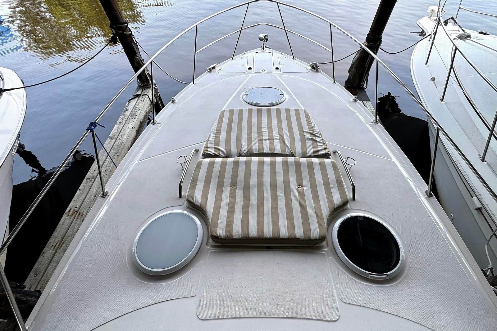 2005 Regal Commodore 3560 IO - Photo 9