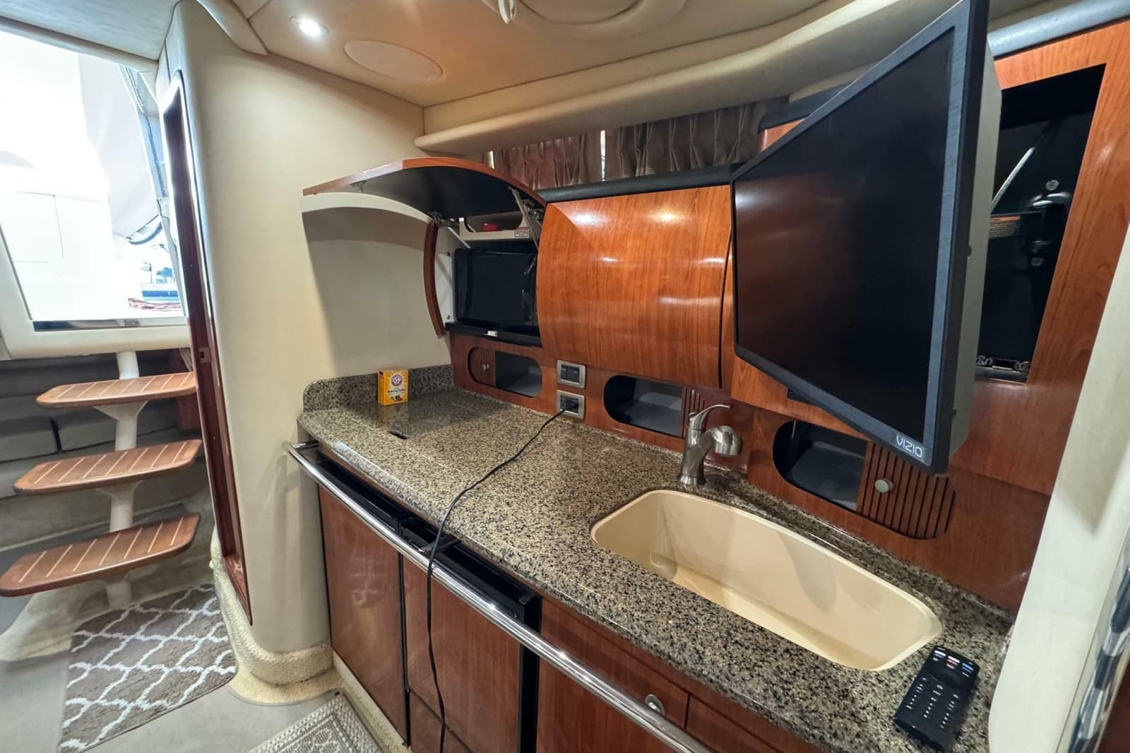 2005 Sea Ray 360 Sundancer - Photo 12