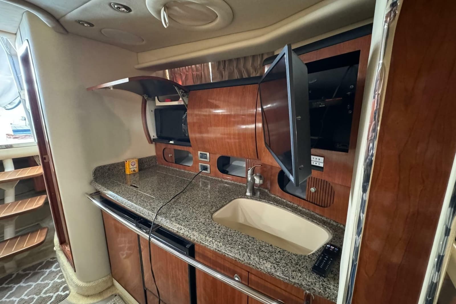 2005 Sea Ray 360 Sundancer - Photo 13