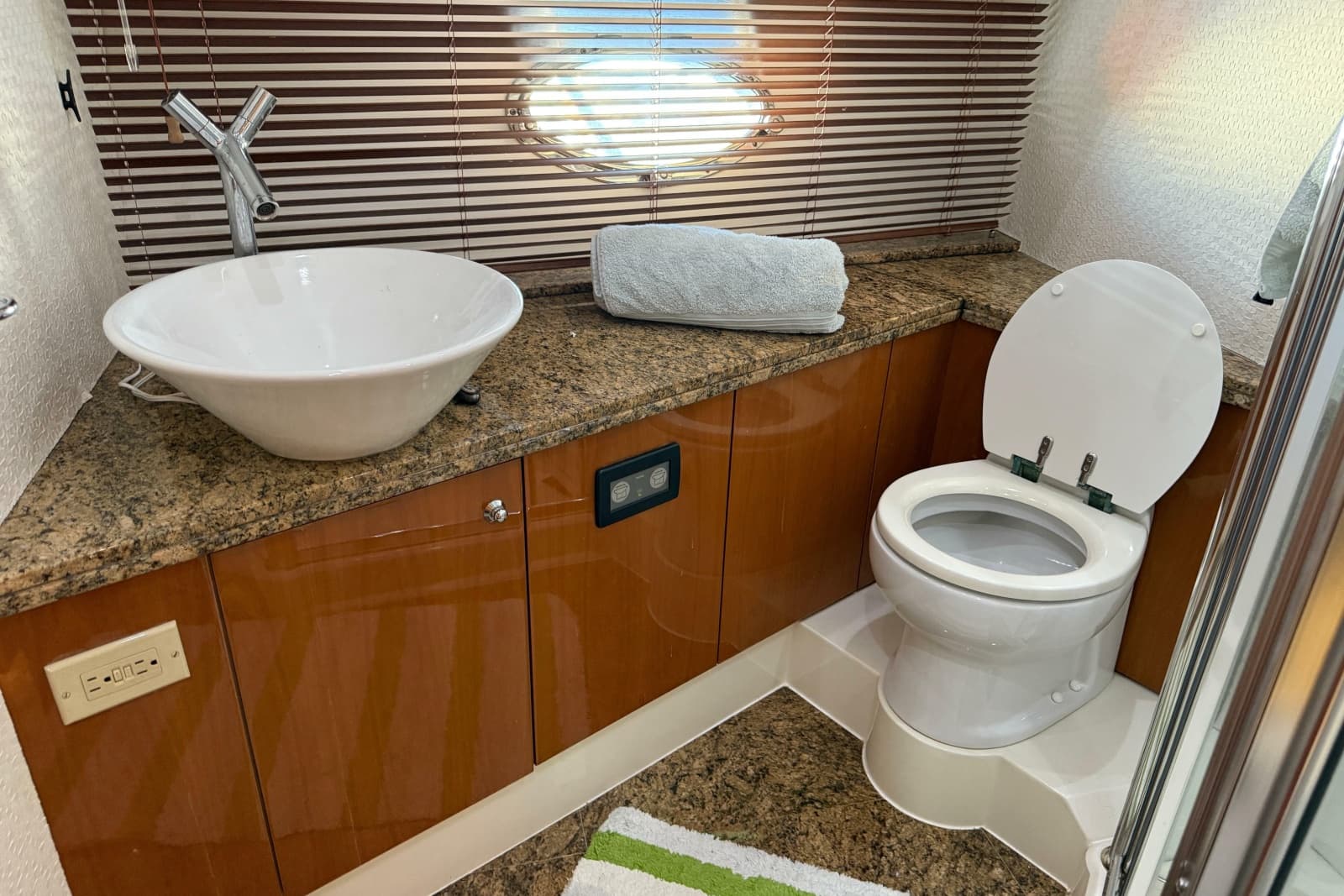 2005 Sunseeker 75 Yacht - Photo 27