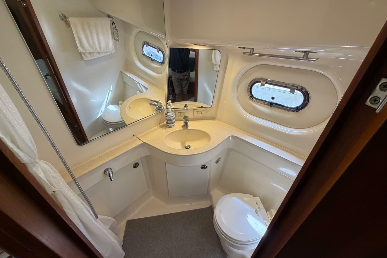 2005 Tiara Yachts 3600 Sovran - Photo 32