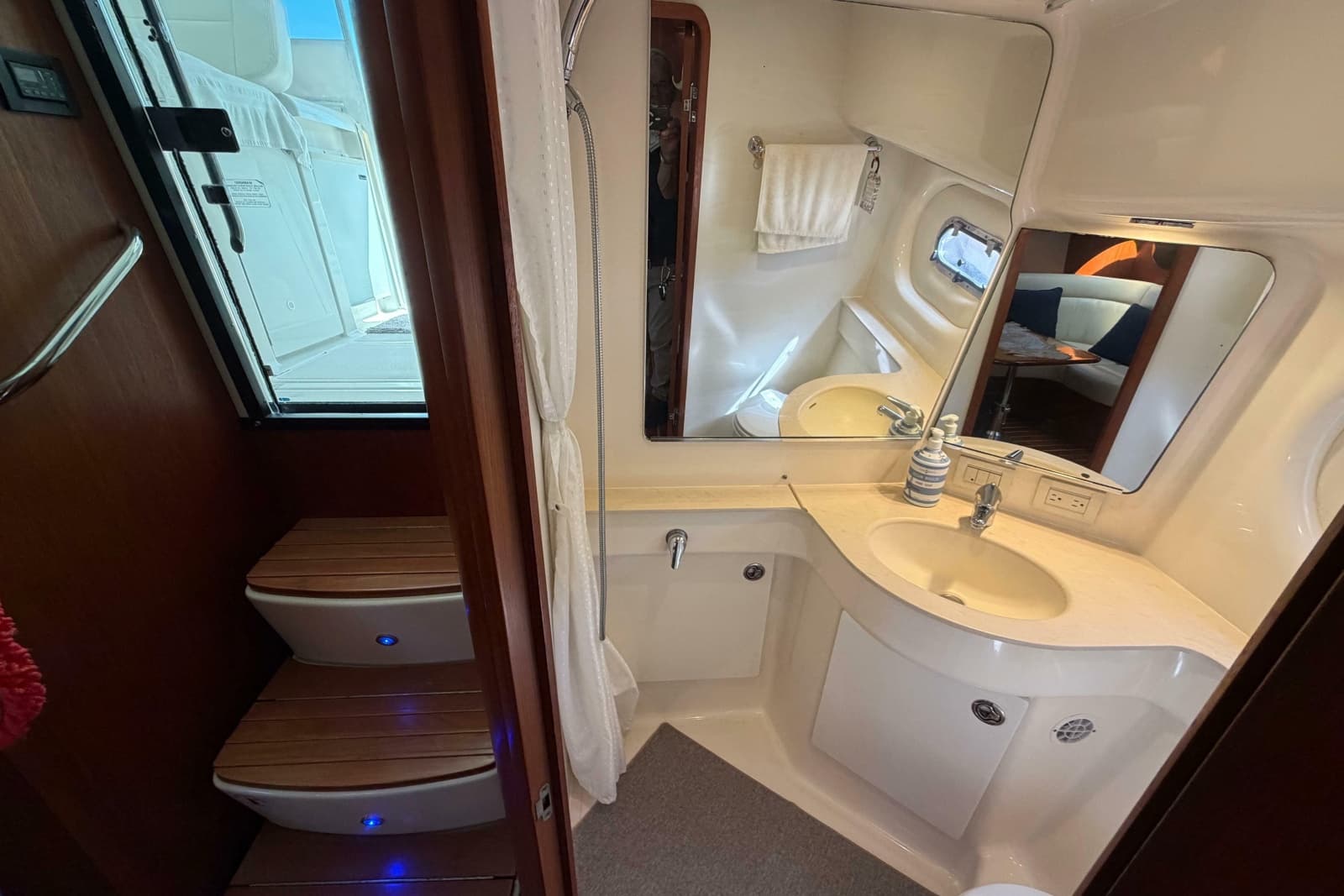 2005 Tiara Yachts 3600 Sovran - Photo 33