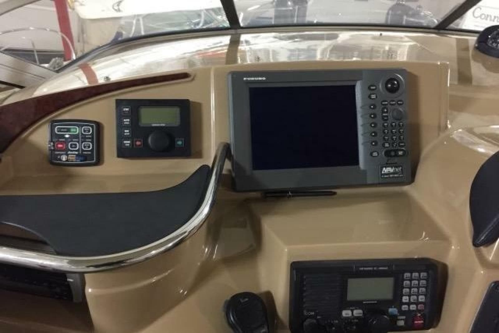 2004 Carver 420 Mariner - Photo 16