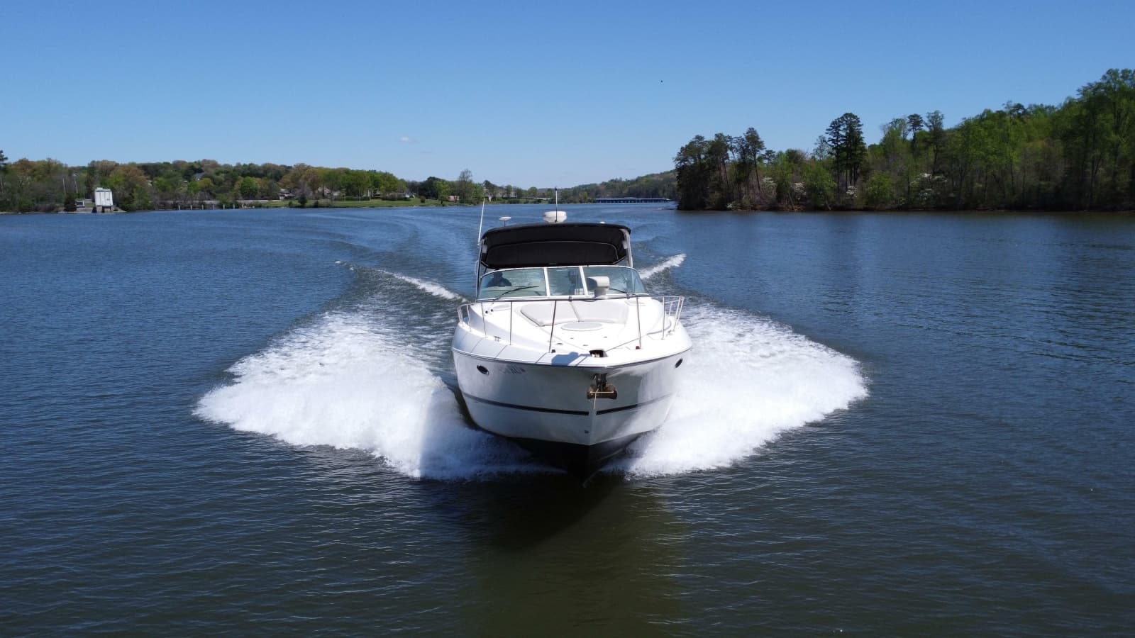 2004 Cruisers Yachts 370 Express - Photo 4