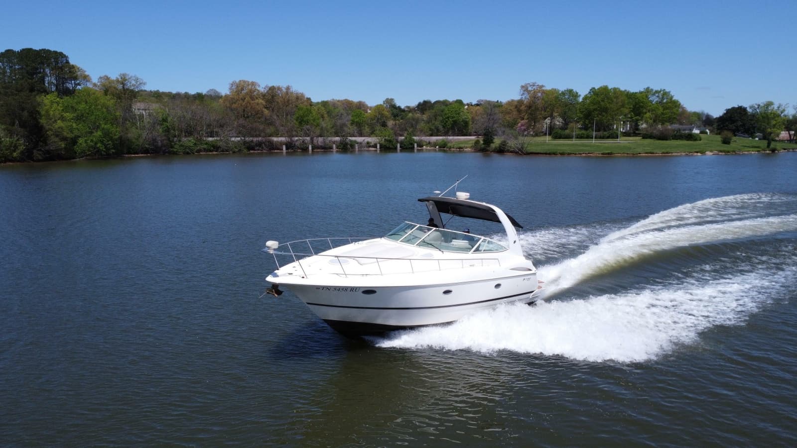2004 Cruisers Yachts 370 Express - Photo 7