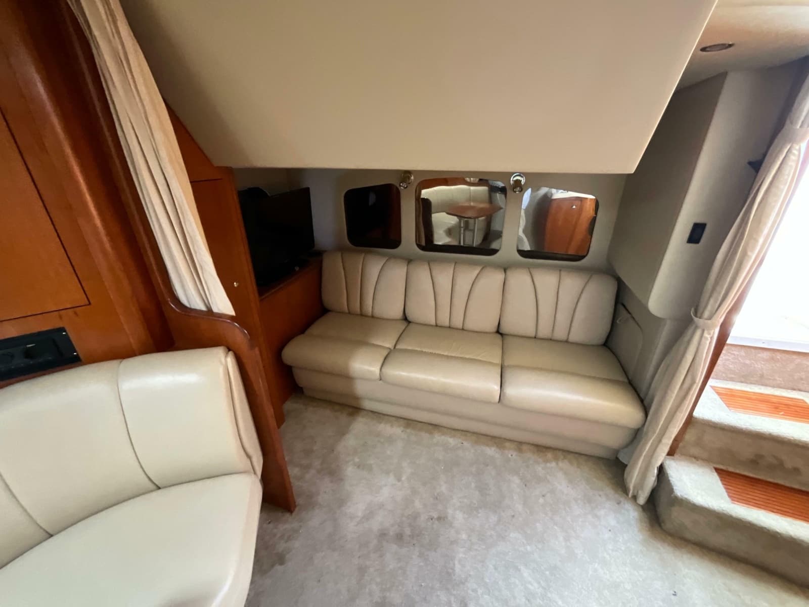2004 Cruisers Yachts 370 Express - Photo 18