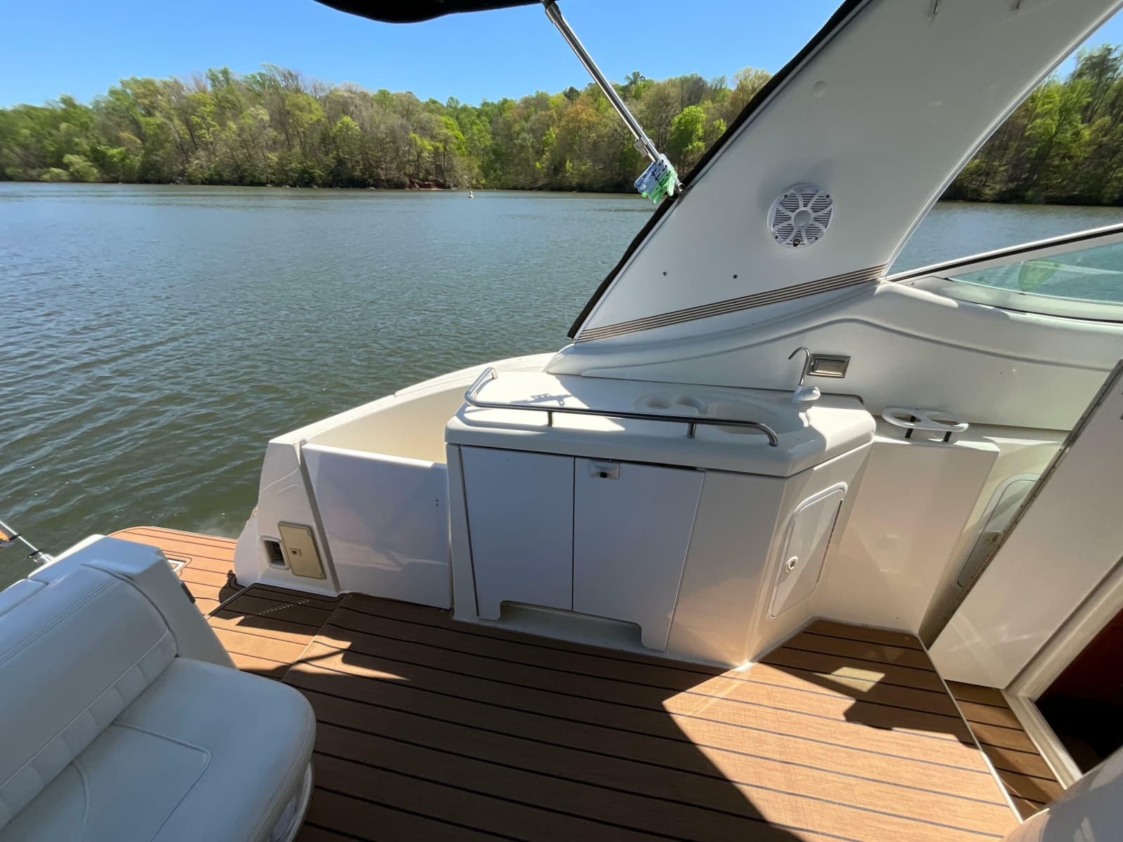 2004 Cruisers Yachts 370 Express - Photo 21