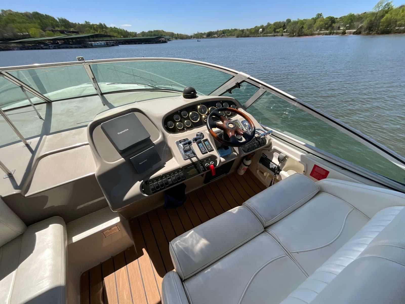 2004 Cruisers Yachts 370 Express - Photo 20