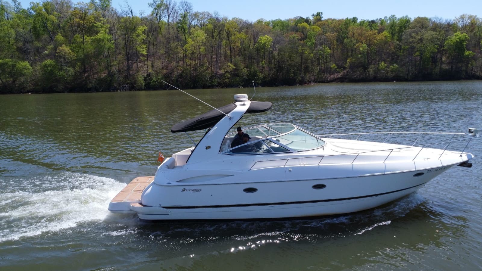 2004 Cruisers Yachts 370 Express - Photo 3