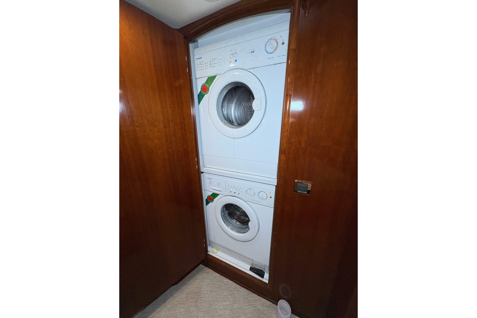 2004 Carver 560 Voyager - Photo 49