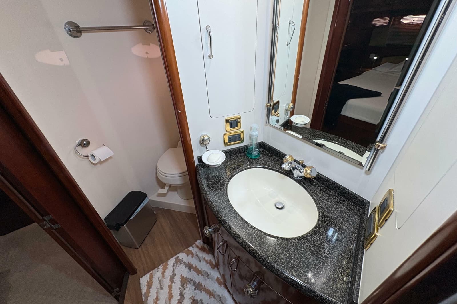2004 Carver 560 Voyager - Photo 52