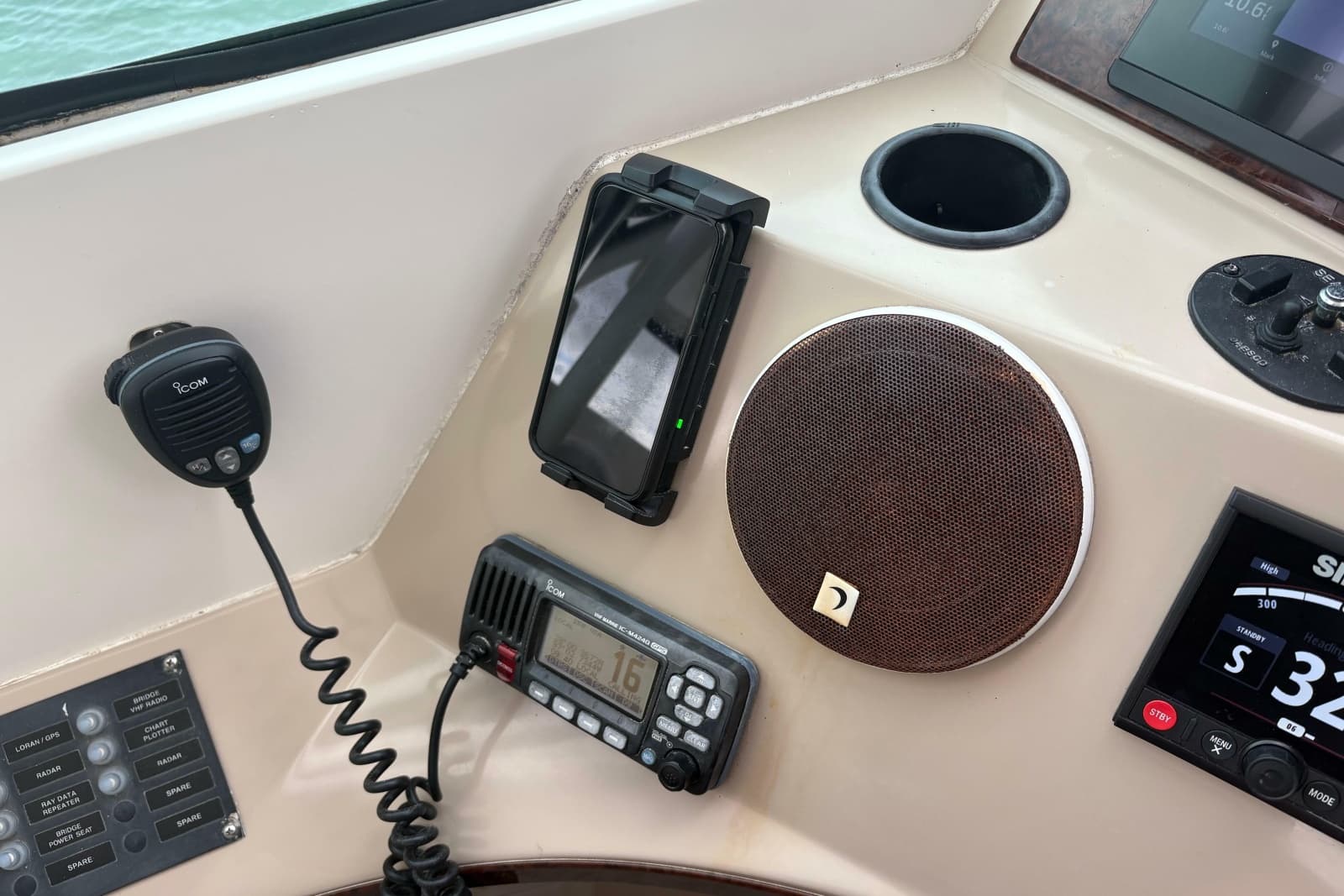 2004 Carver 560 Voyager - Photo 23