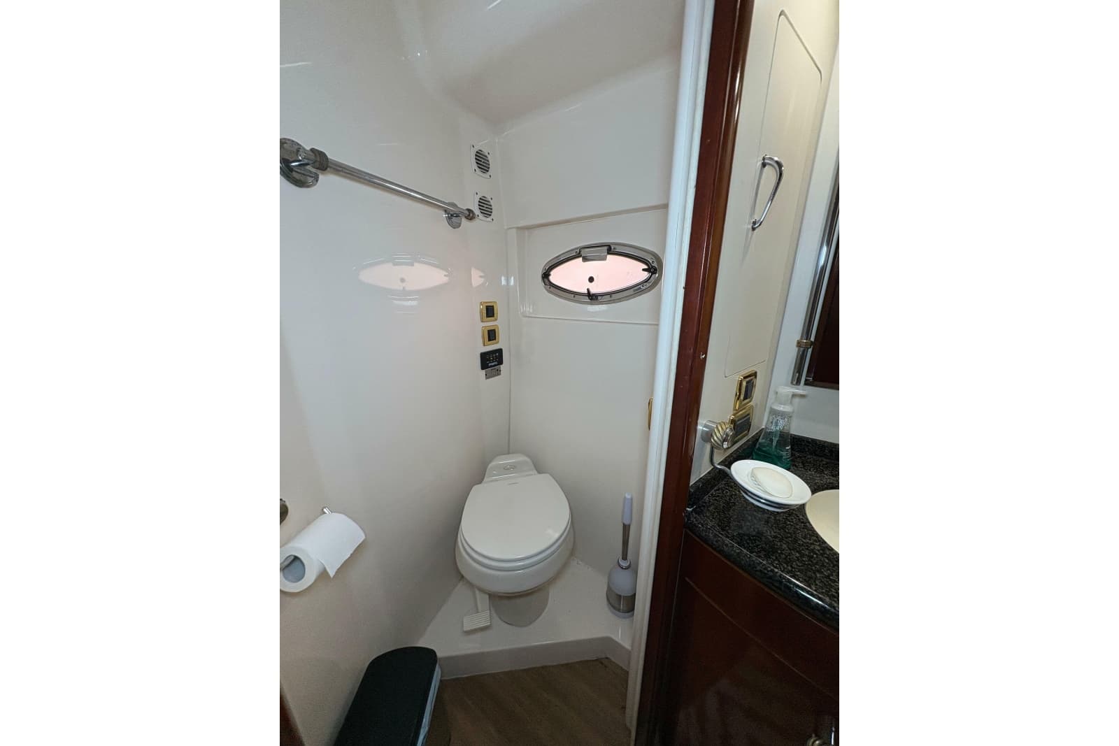 2004 Carver 560 Voyager - Photo 45