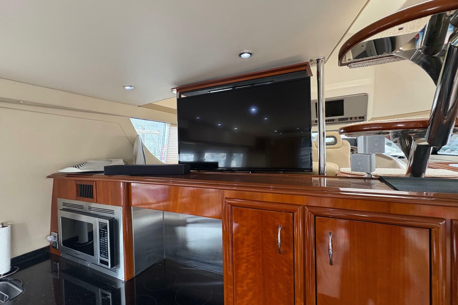 2004 Carver 560 Voyager - Photo 18