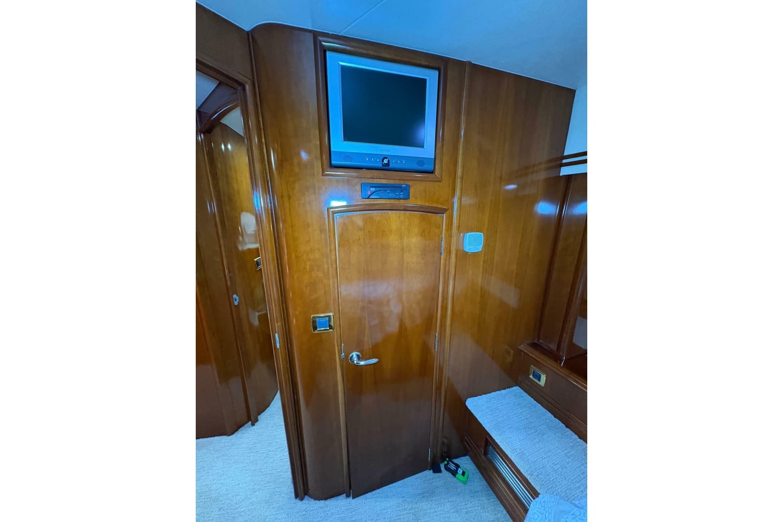 2004 Carver 560 Voyager - Photo 41