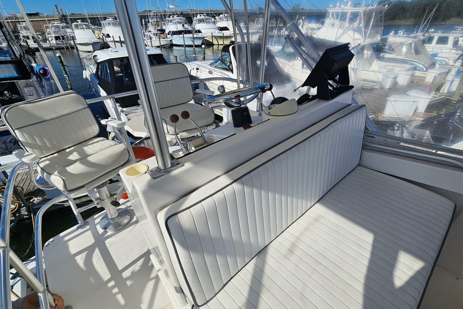 2004 Luhrs 34 Convertible - Photo 21