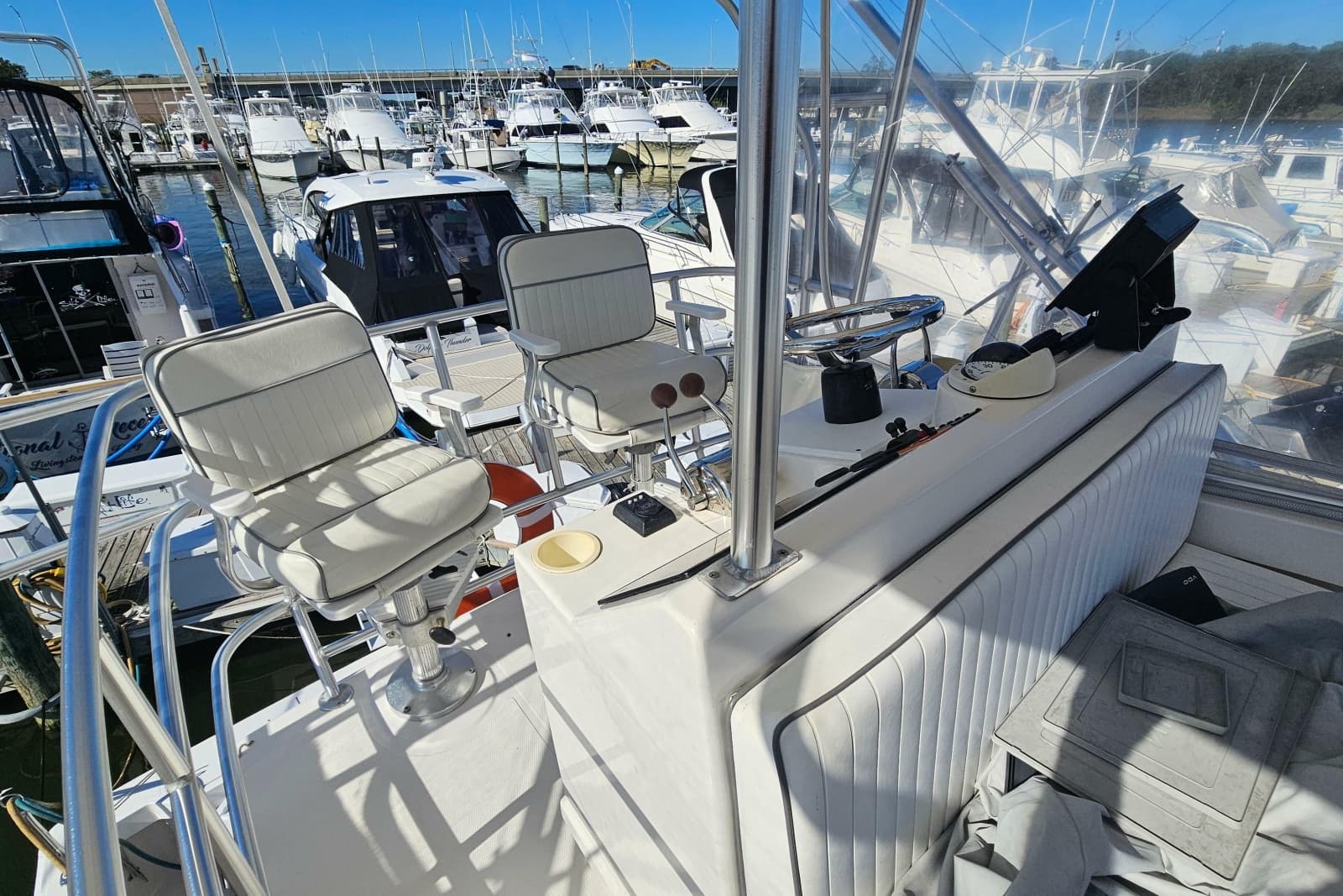 2004 Luhrs 34 Convertible - Photo 10