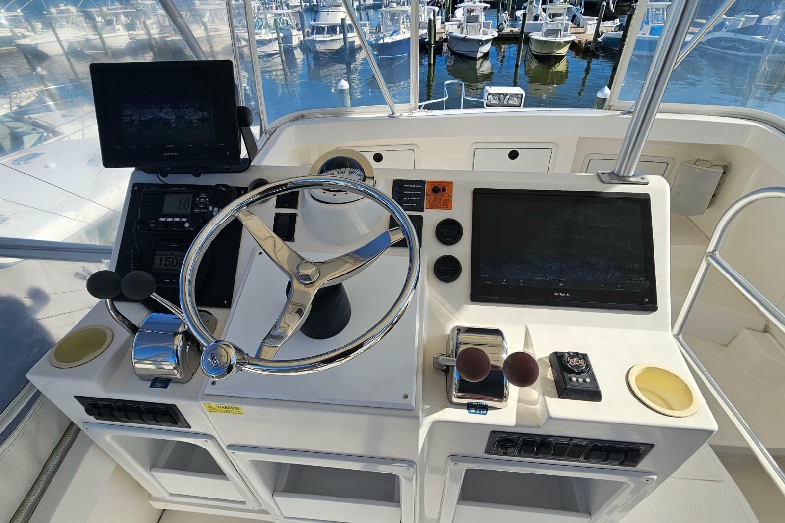 2004 Luhrs 34 Convertible - Photo 12