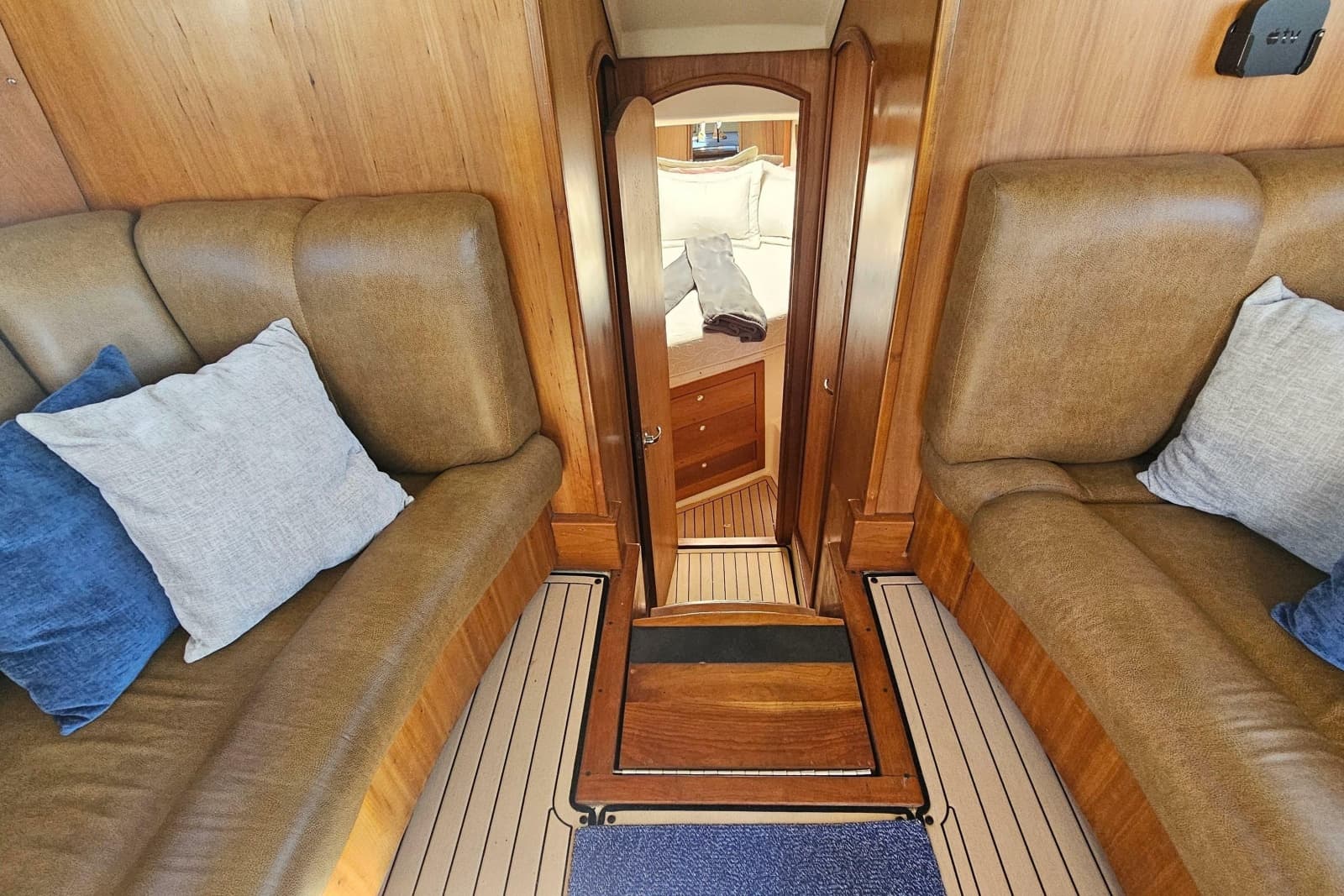 2004 Luhrs 34 Convertible - Photo 35