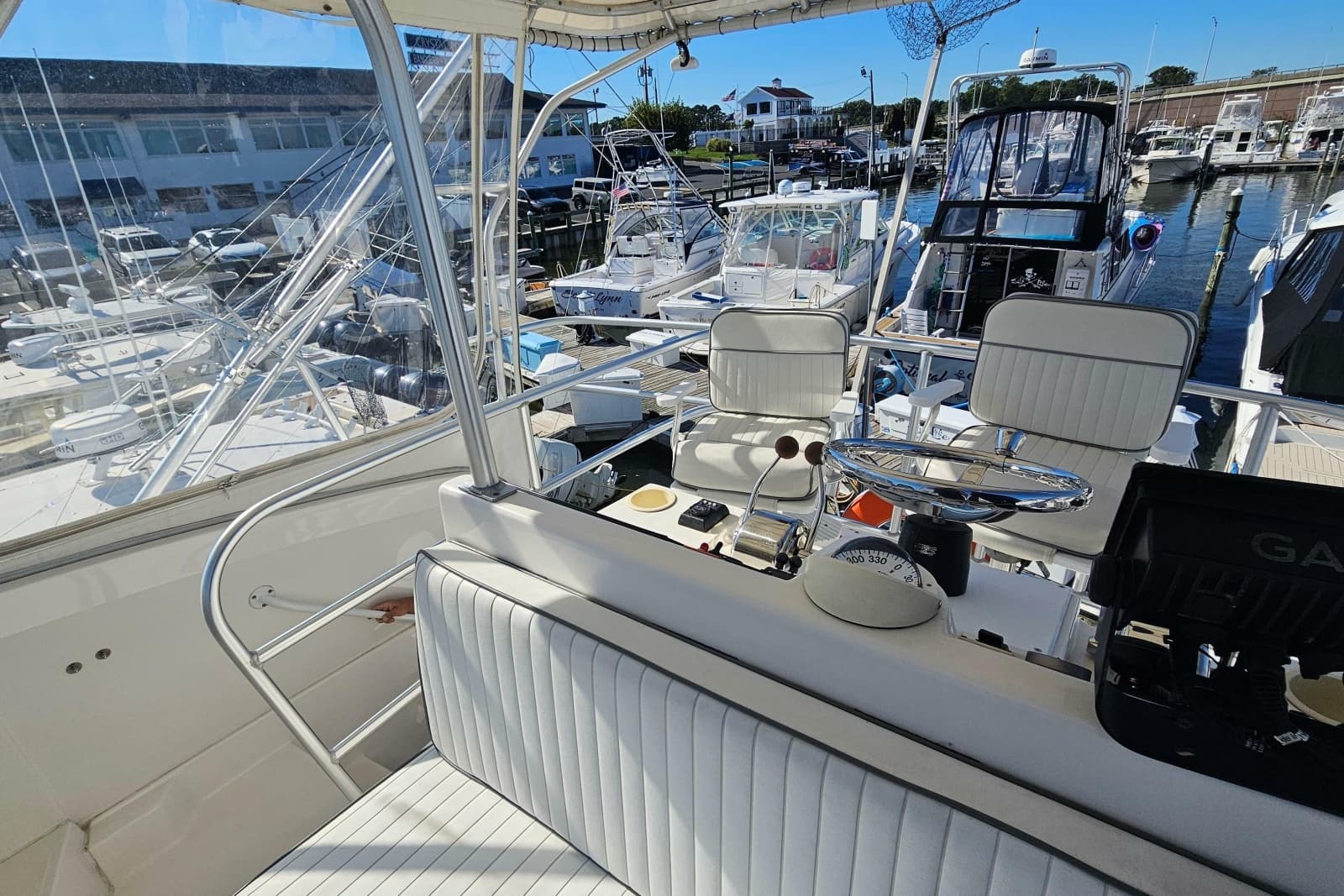 2004 Luhrs 34 Convertible - Photo 25