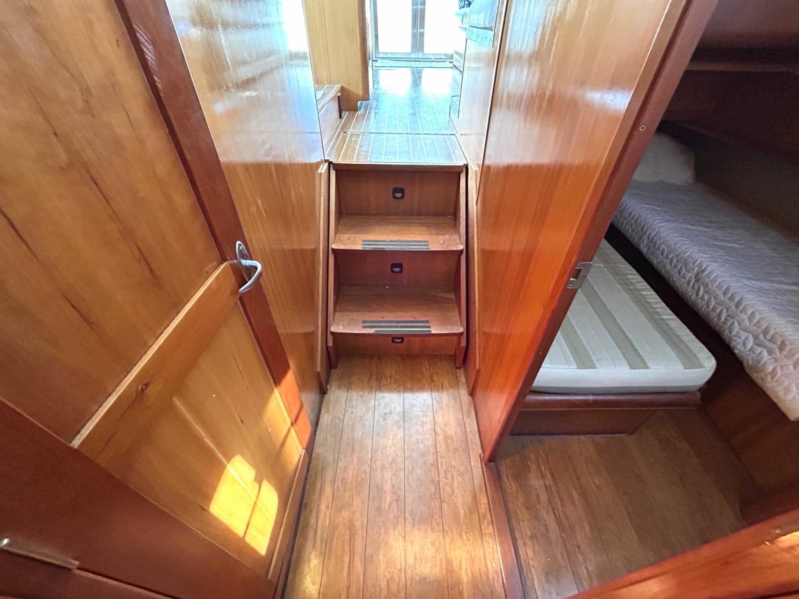 2004 Mainship 400 Trawler - Photo 59