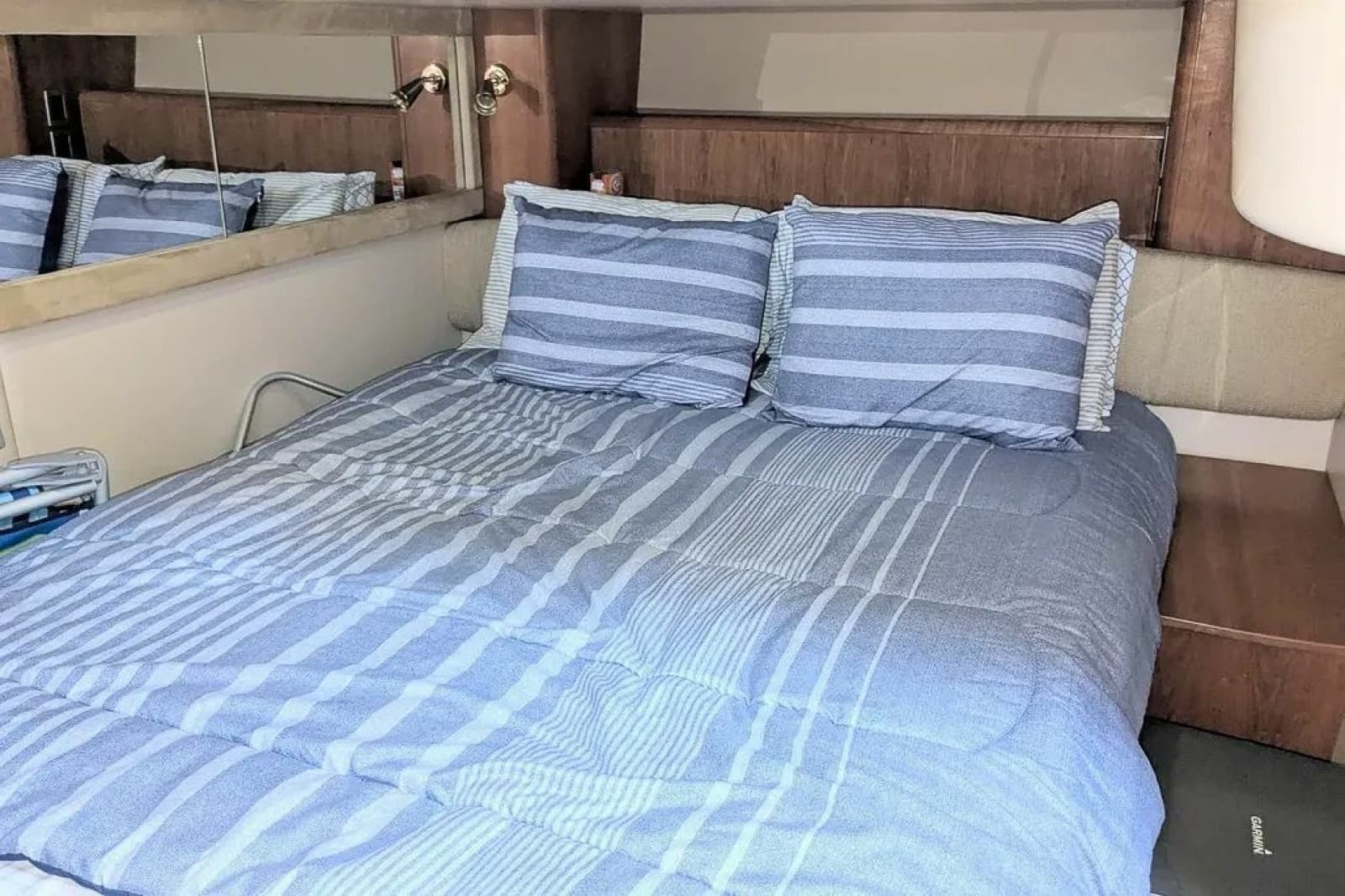 2004 Meridian 411 Sedan - Photo 31