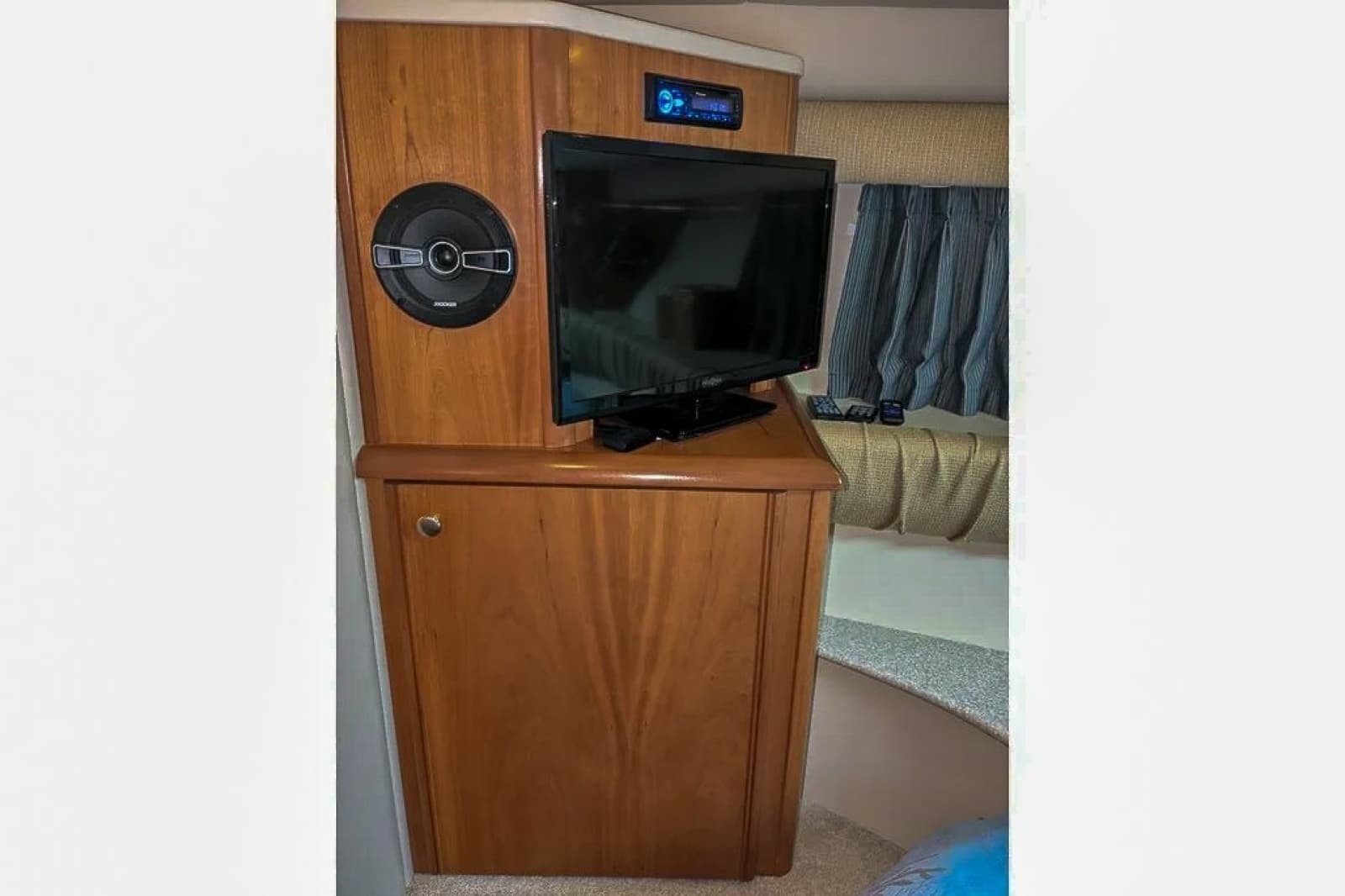 2004 Meridian 411 Sedan - Photo 26
