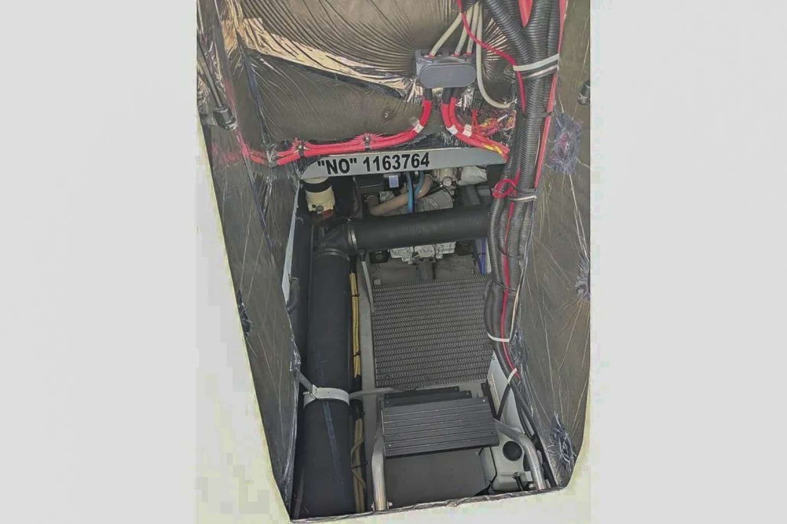 2004 Meridian 411 Sedan - Photo 38