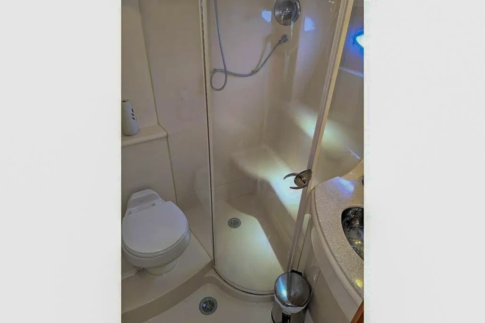 2004 Meridian 411 Sedan - Photo 28