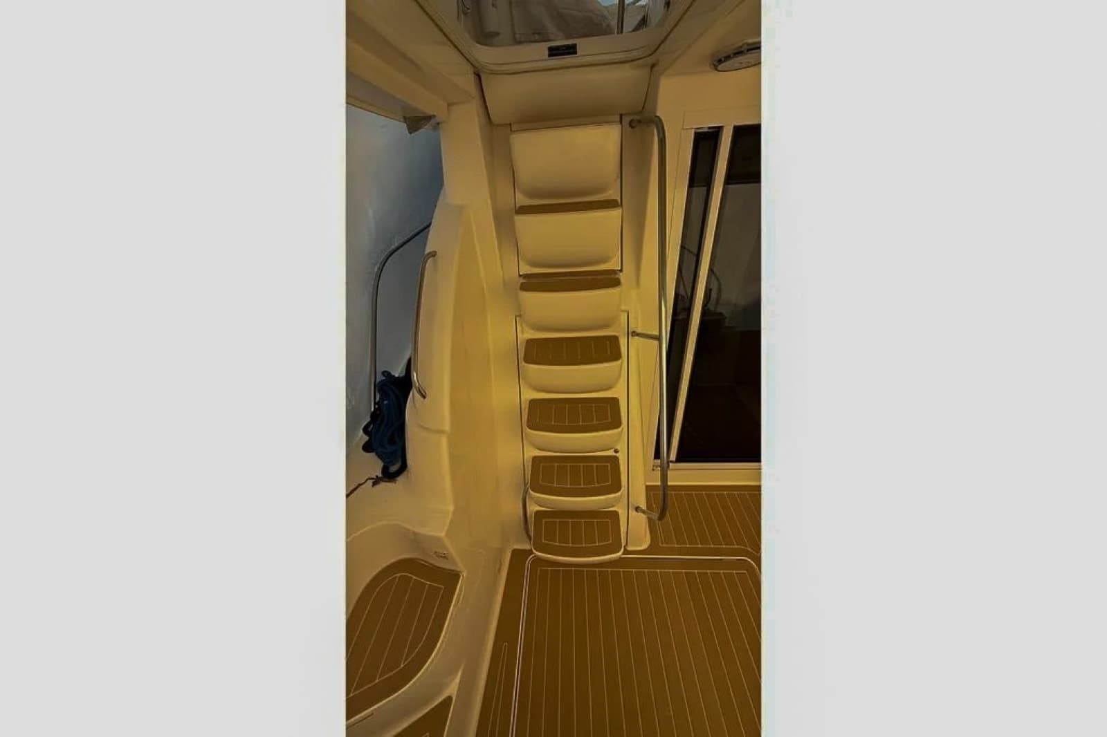2004 Meridian 411 Sedan - Photo 6