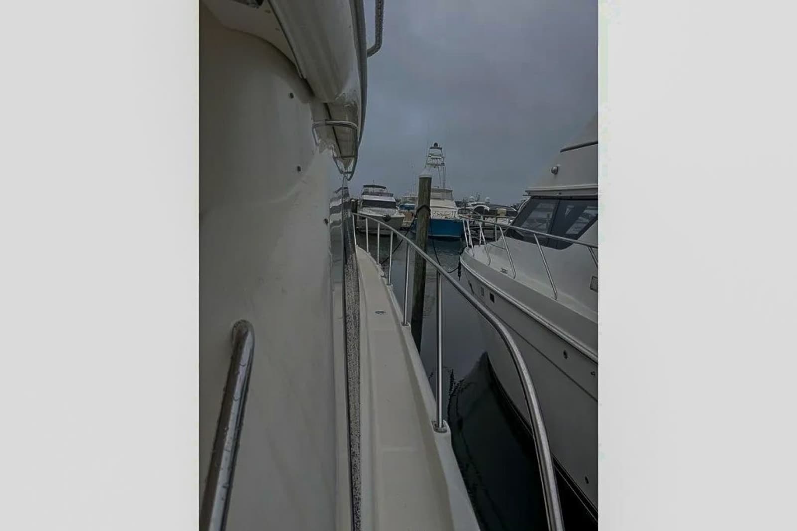2004 Meridian 411 Sedan - Photo 9