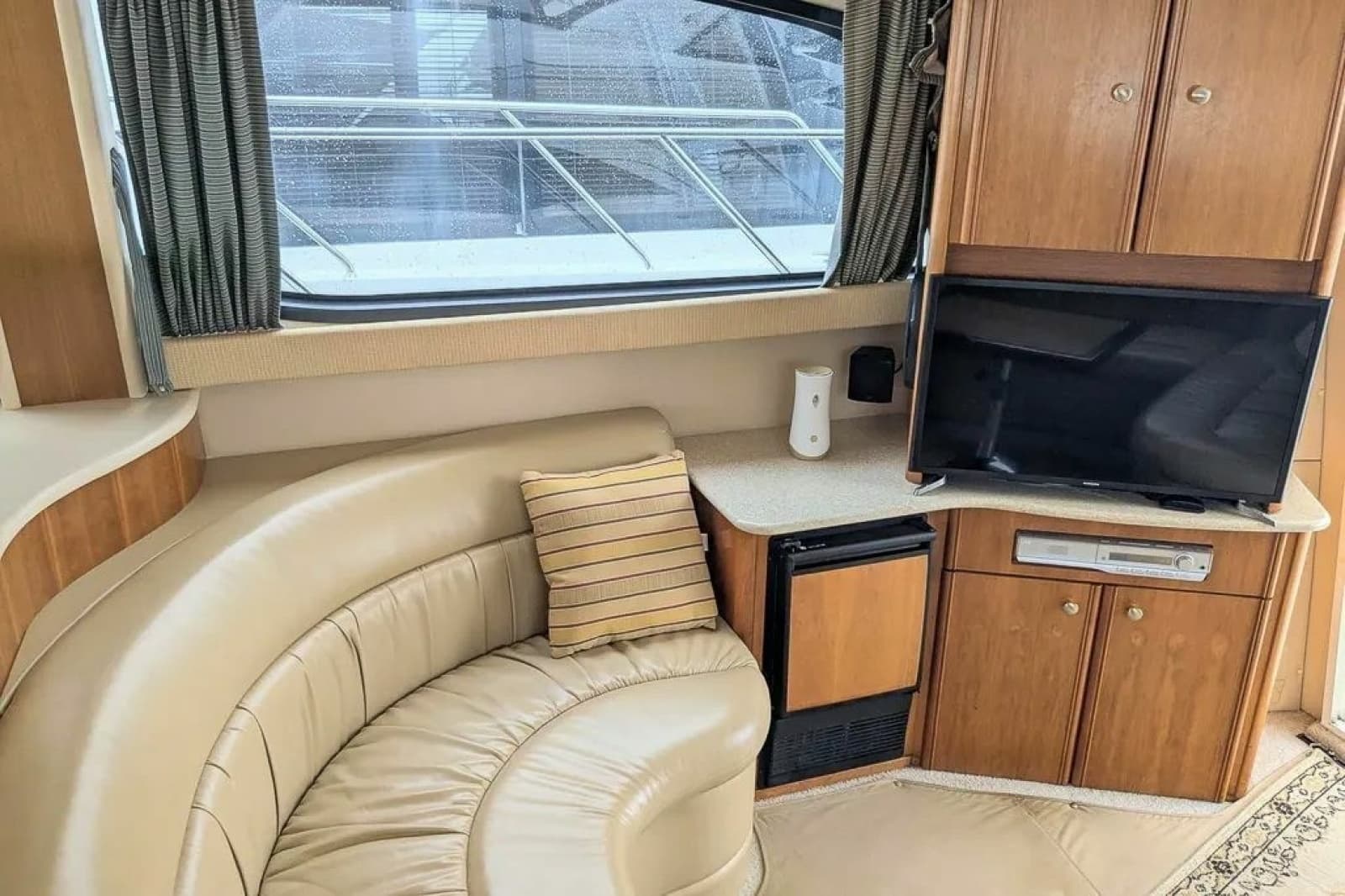 2004 Meridian 411 Sedan - Photo 19
