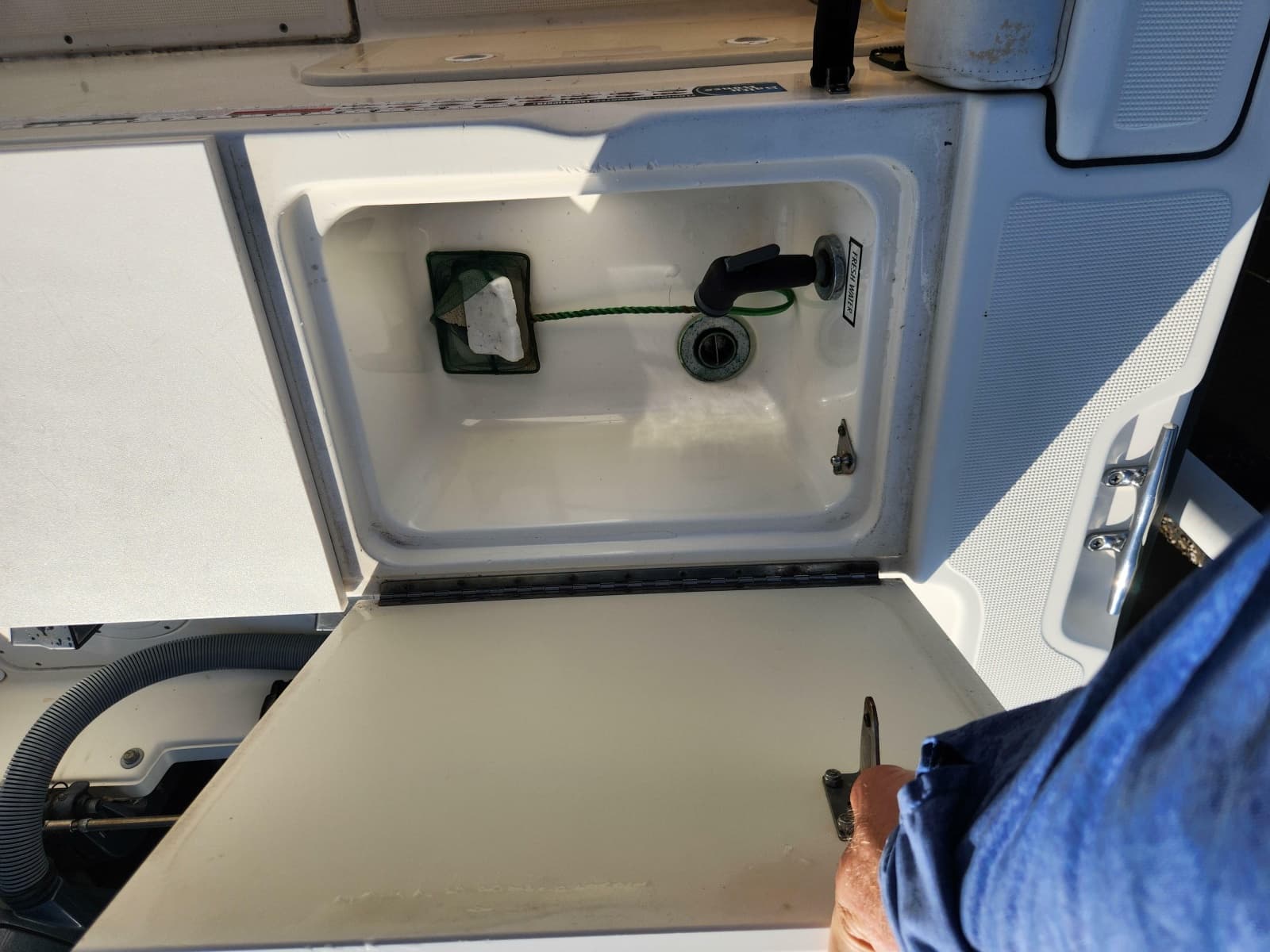 2004 Pursuit 2470 Center Console - Photo 14