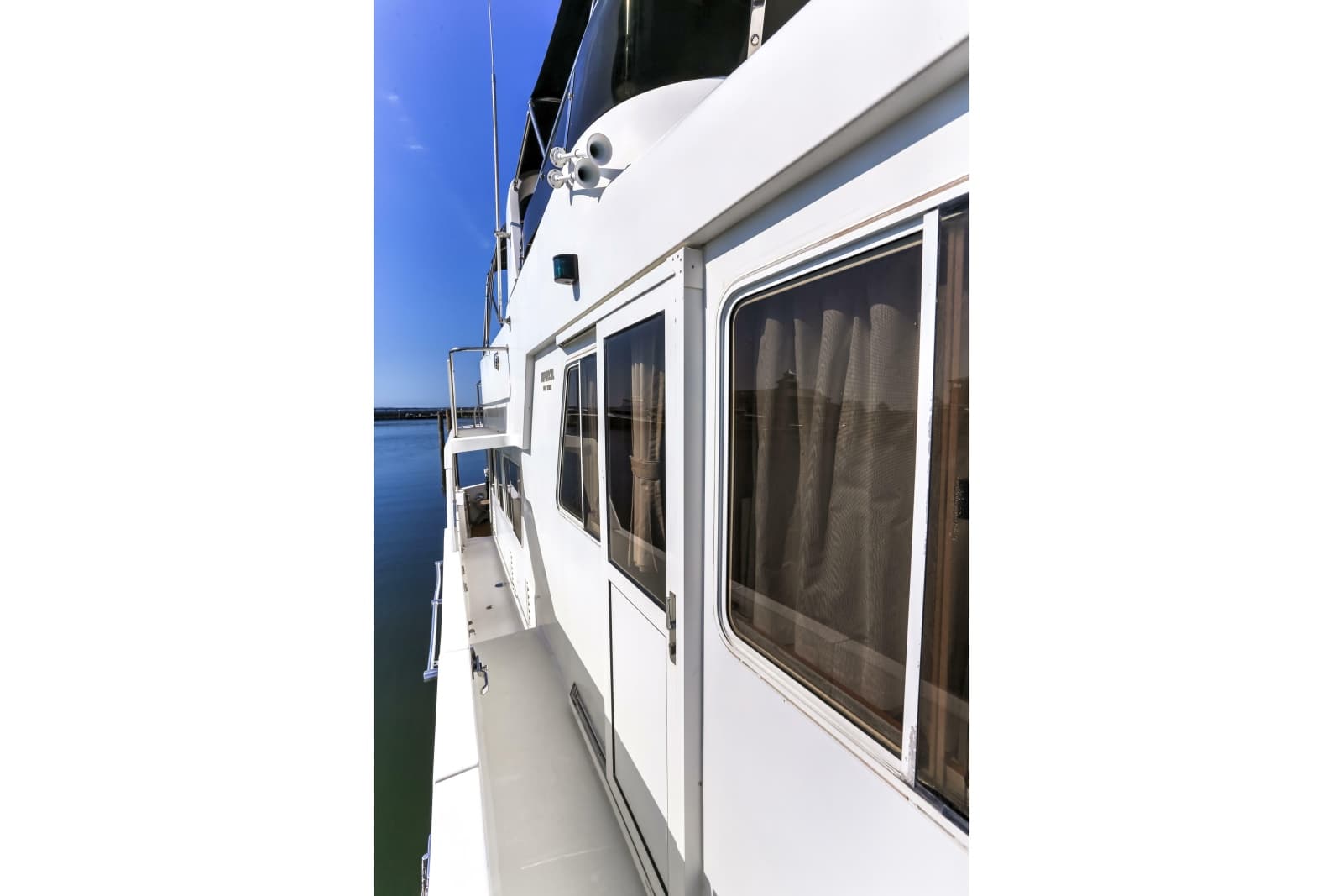 2003 Jefferson Pilothouse 57 - Photo 12