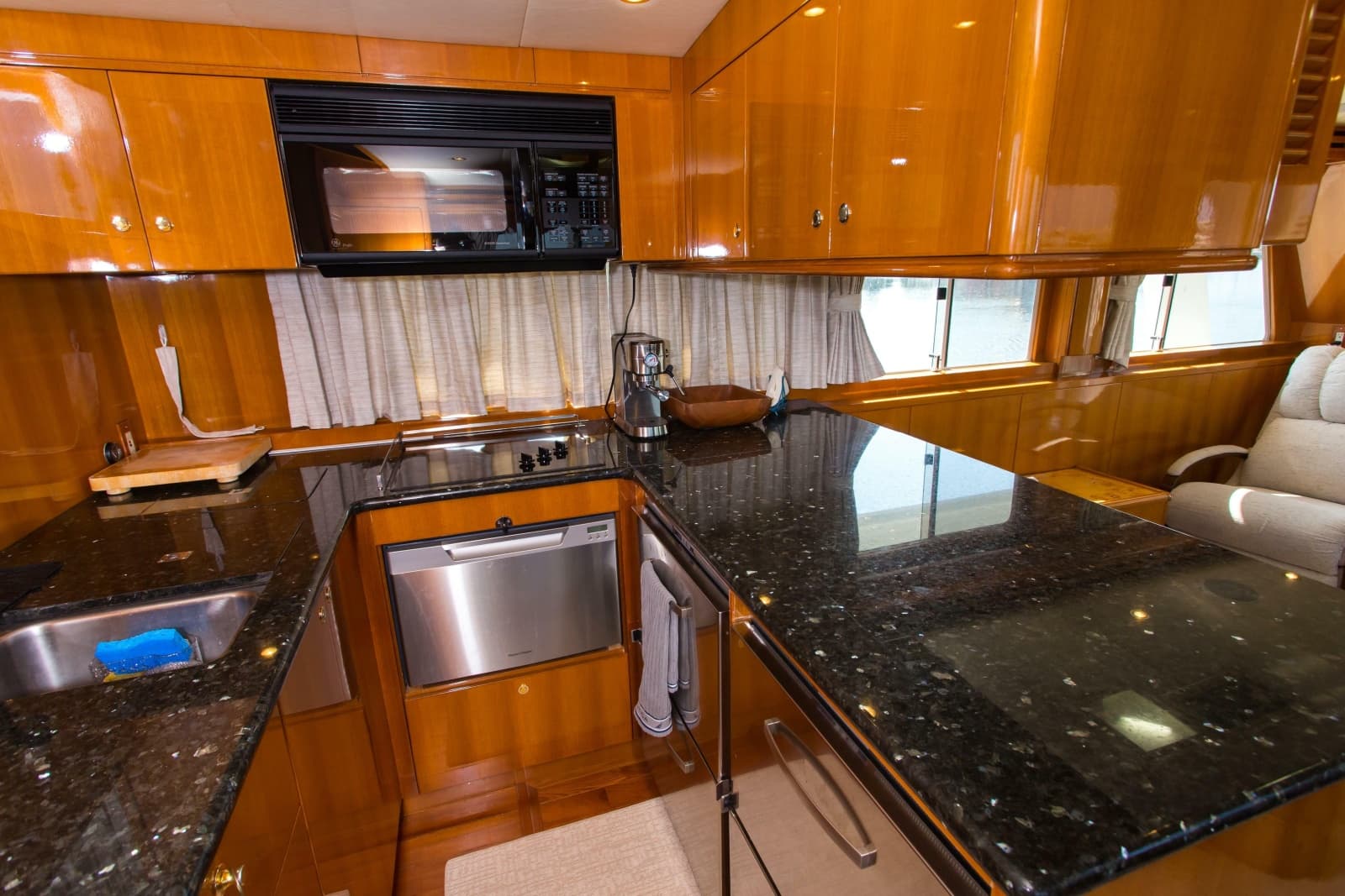 2003 Jefferson Pilothouse 57 - Photo 48