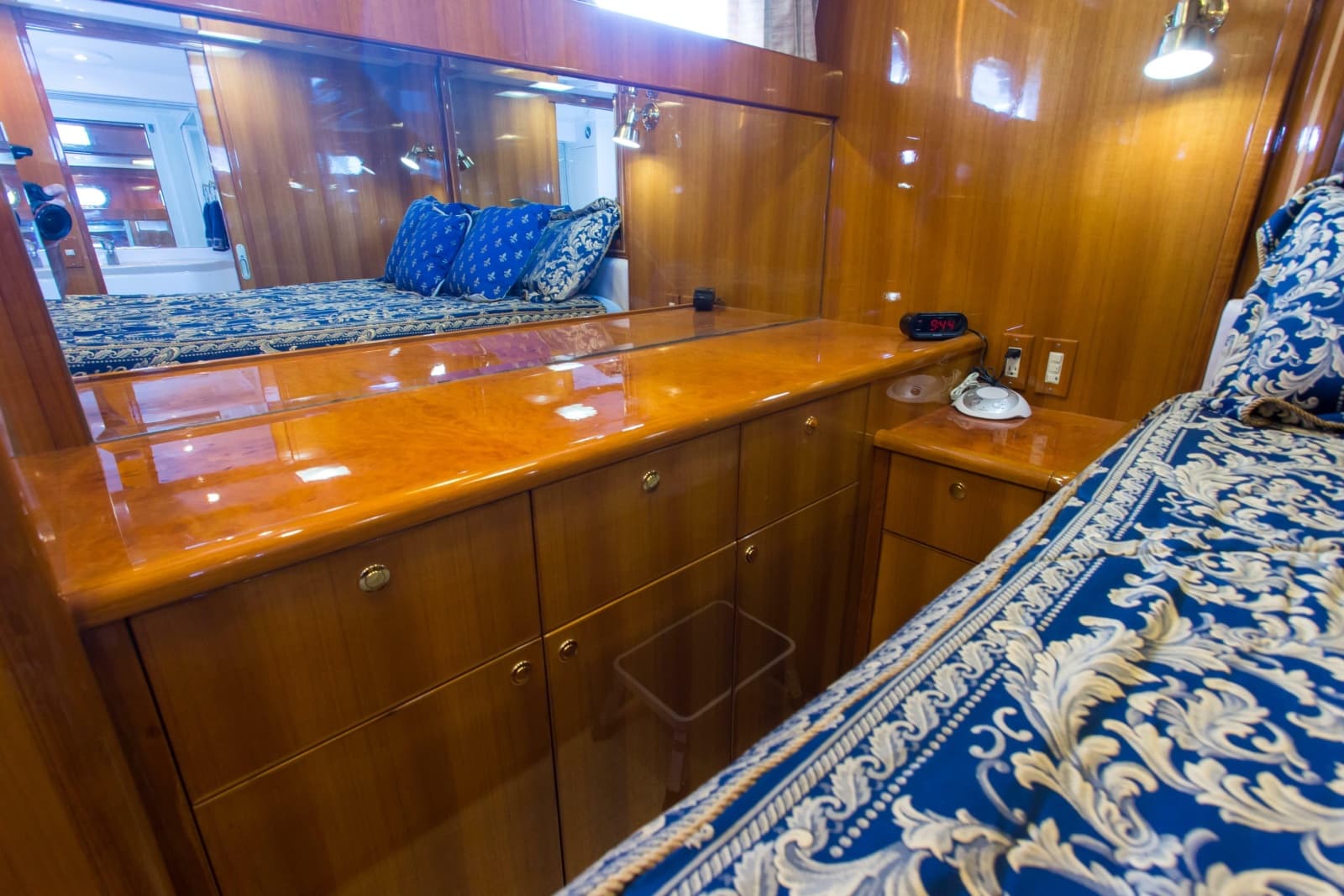 2003 Jefferson Pilothouse 57 - Photo 67