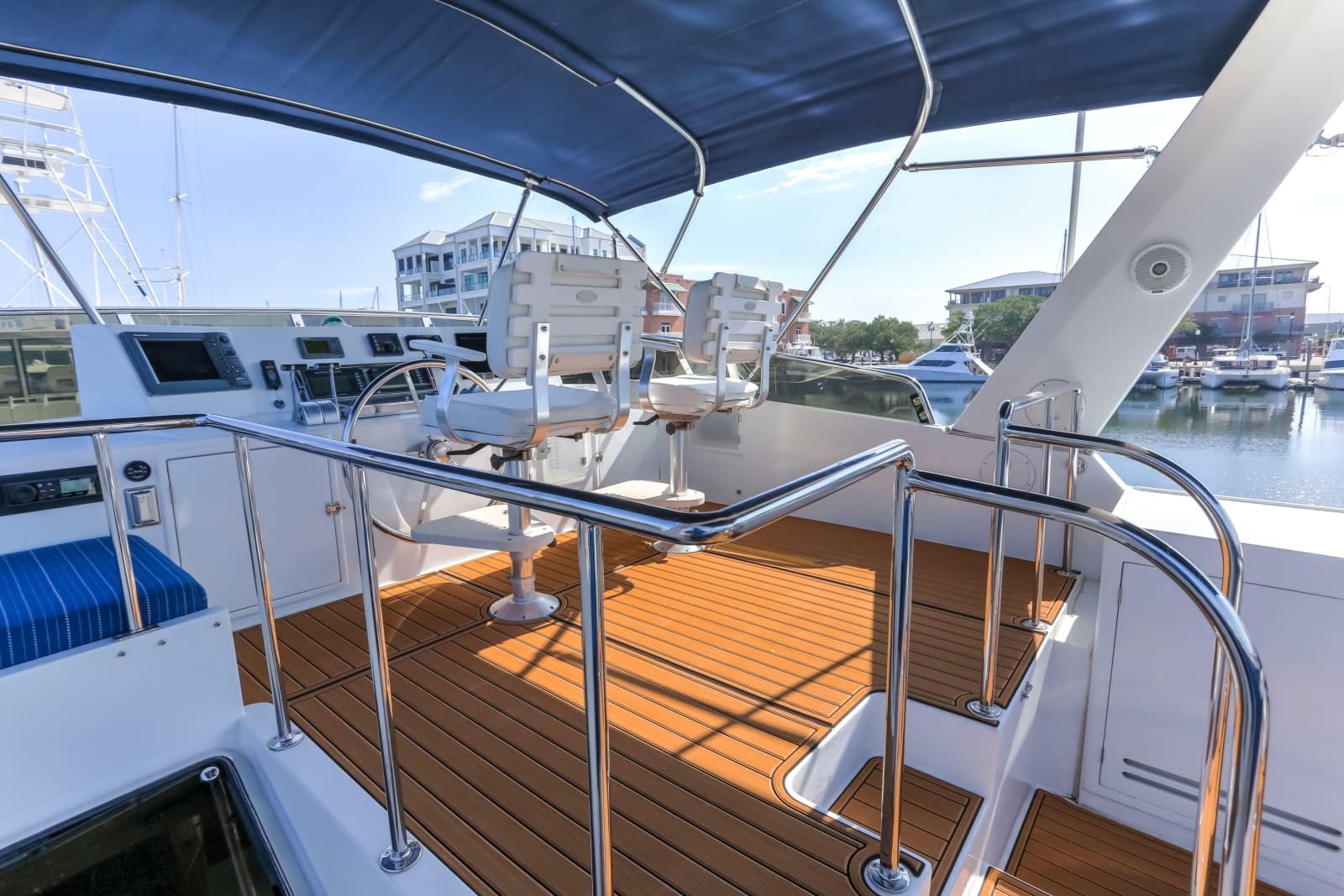 2003 Jefferson Pilothouse 57 - Photo 24