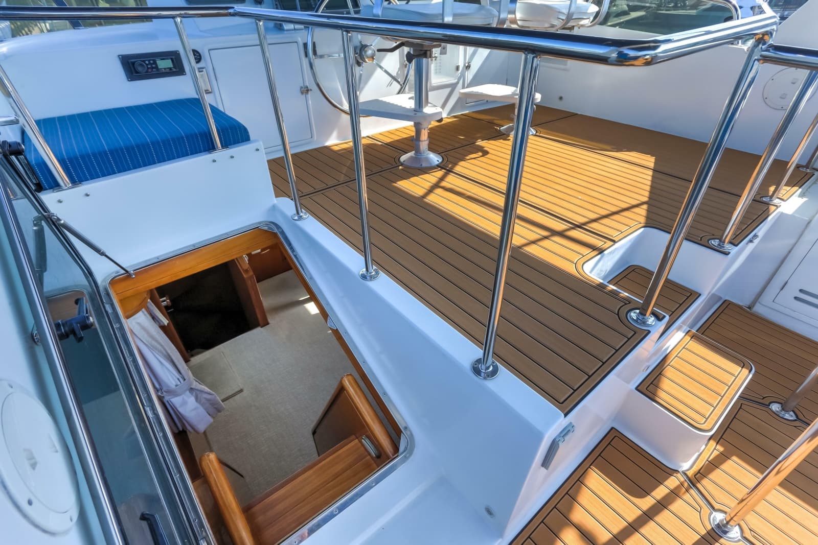 2003 Jefferson Pilothouse 57 - Photo 31
