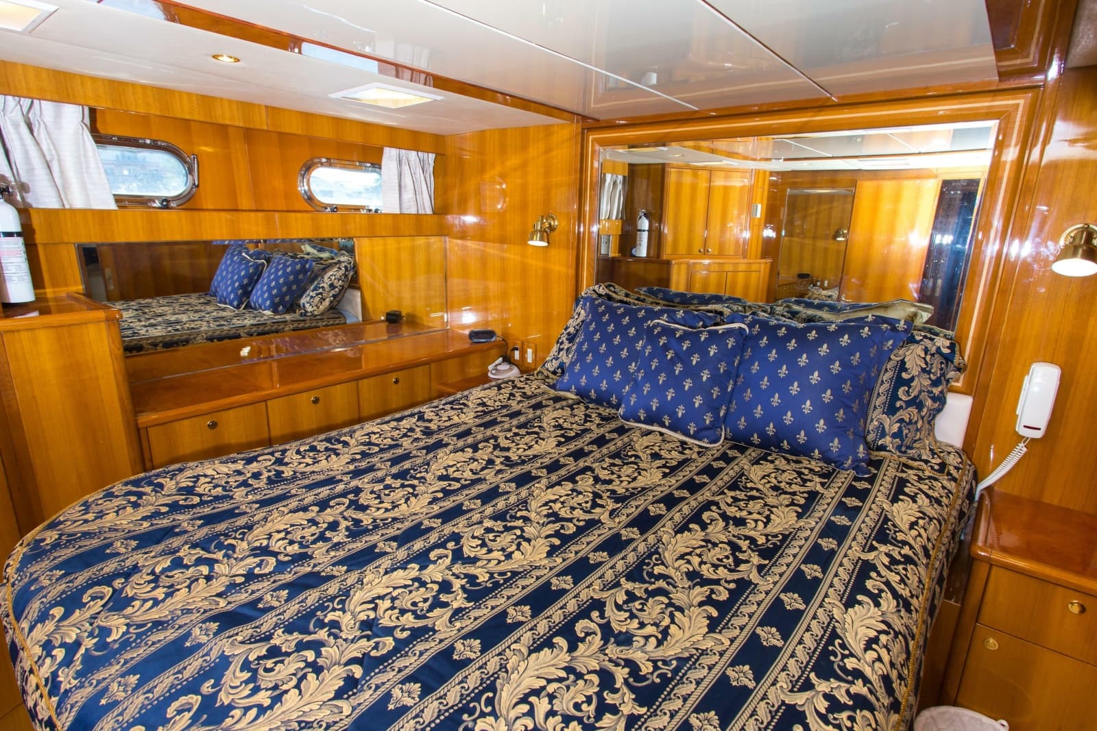 2003 Jefferson Pilothouse 57 - Photo 63