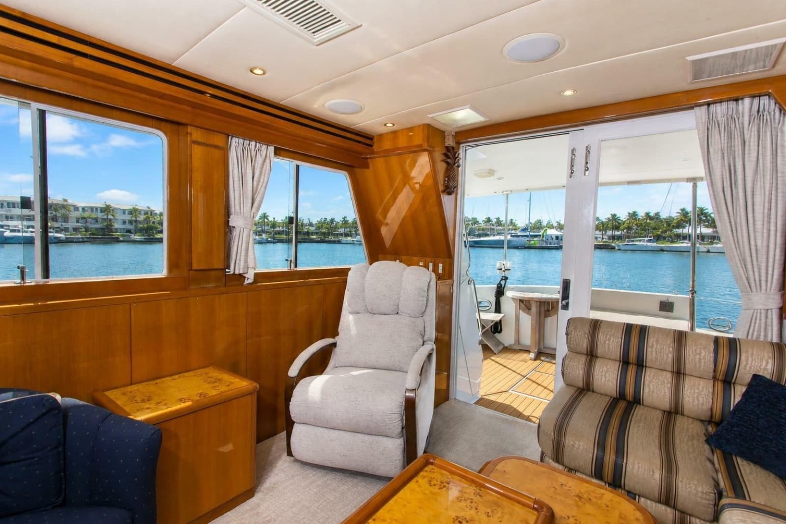 2003 Jefferson Pilothouse 57 - Photo 41