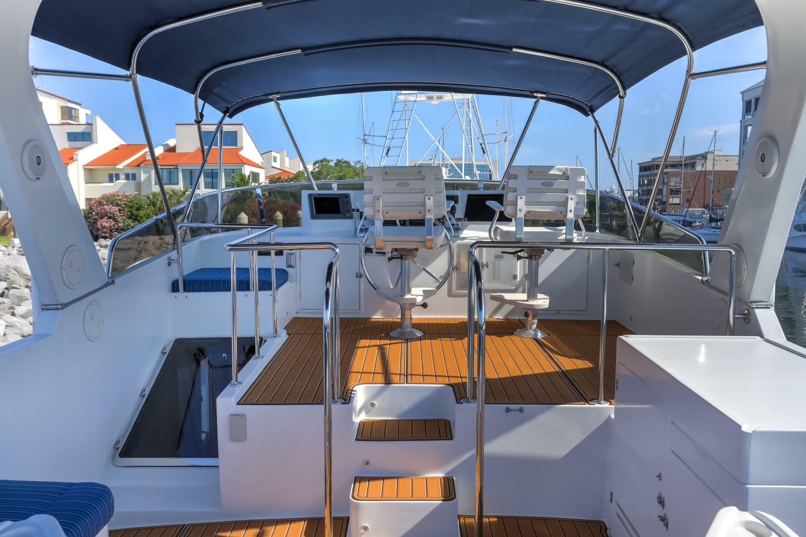 2003 Jefferson Pilothouse 57 - Photo 27