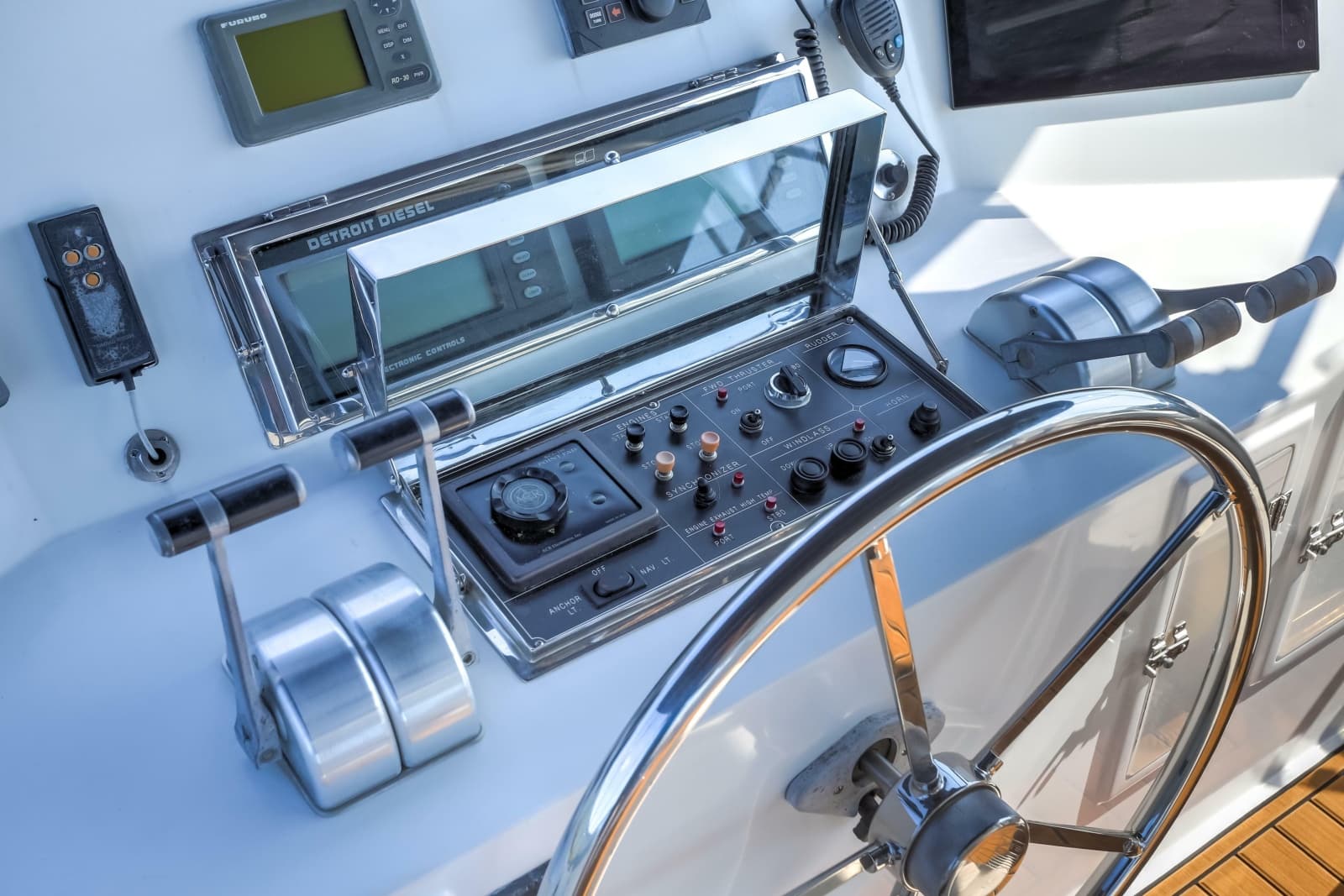 2003 Jefferson Pilothouse 57 - Photo 25